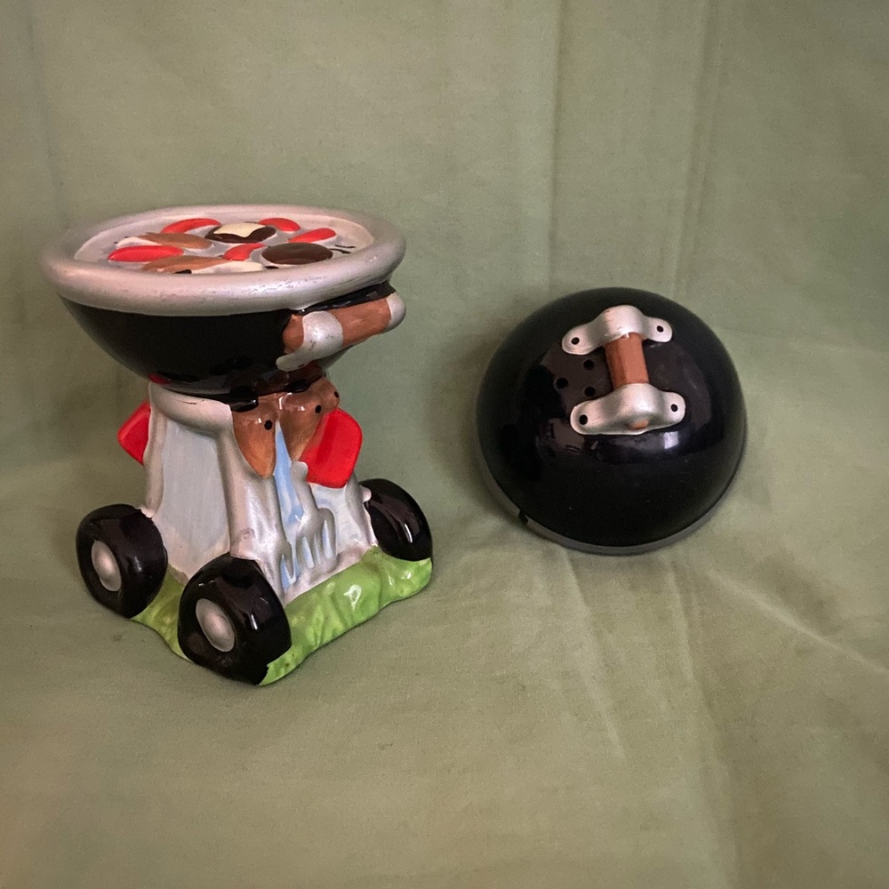 BBQ Grill Salt and Pepper Shaker Ser